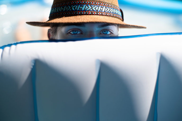 Faire du portrait en plein soleil.