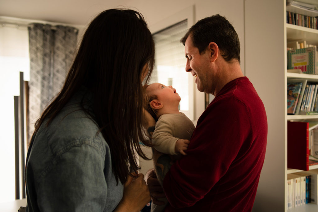 Rétrospective 2019, mes photos préférés ! Reportage de famille à Rennes. Portrait de parents avec leur bébé. Photographe Pascaline Michon.