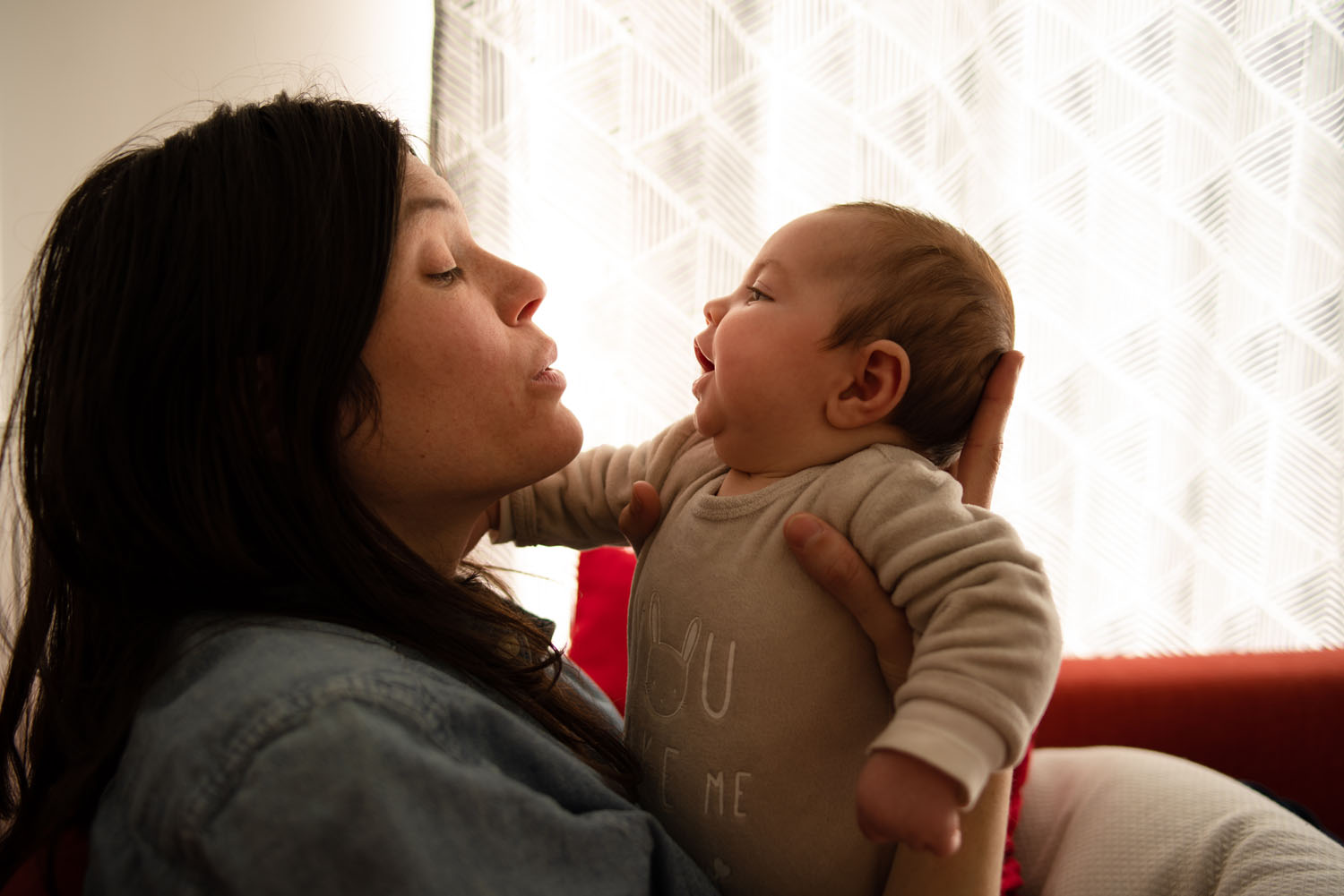 Photographe nouveau né - Reportage naissance à domicile - Pascaline Michon - Photographe bébé Mayenne